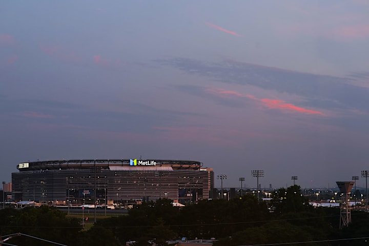 สนามเมตไลฟ์