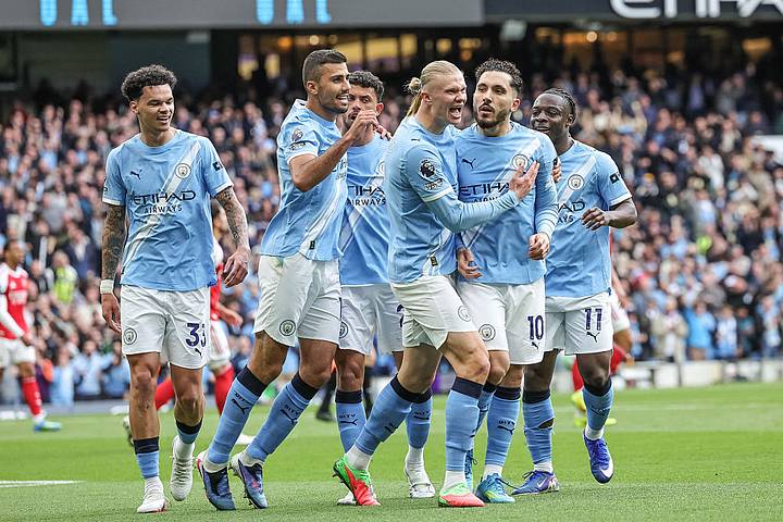 Man City players celebrate against Arsenal
