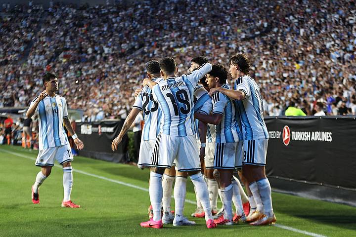 Argentina players celebrate นักเตะอาร์เจนตินาเฉลิมฉลอง