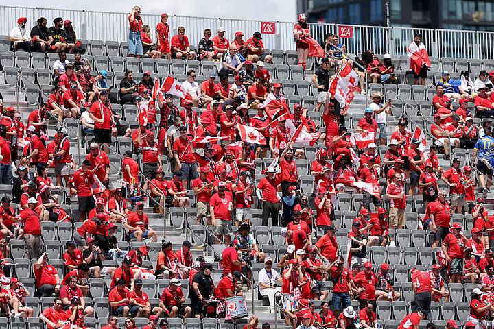 Canada fans 加拿大球迷