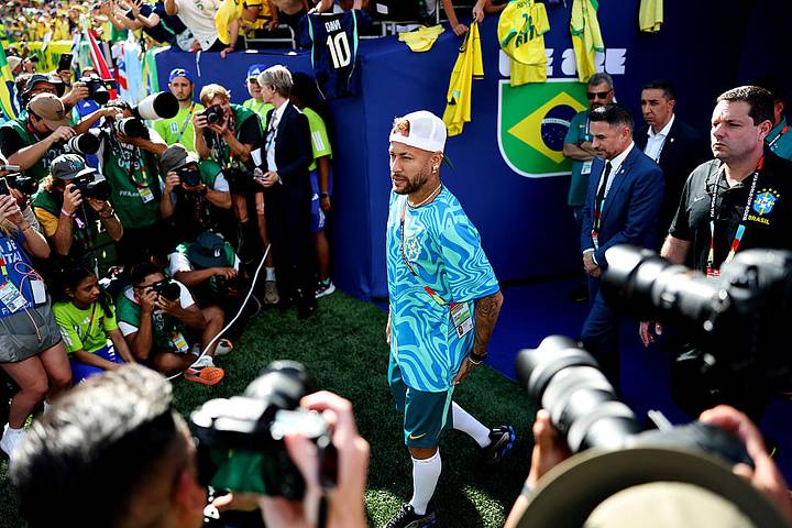 Neymar with the media เนย์มาร์กับสื่อมวลชน