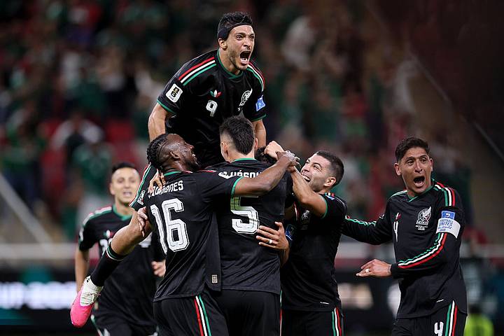 Mexico players celebrating.