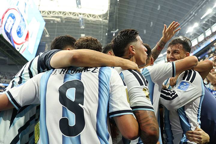Argentina celebrate against Austria.