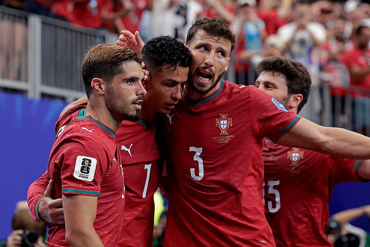Portugal celebrates โปรตุเกสเฉลิมฉลอง