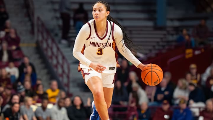 Gophers guard Amaya Battle.