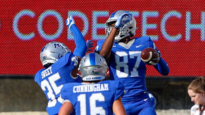 Middle Tennessee will get a rebound victory over Connecticut.