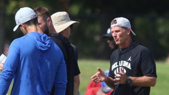 Oklahoma coach Brent Venables Oklahoma coach Brent Venables