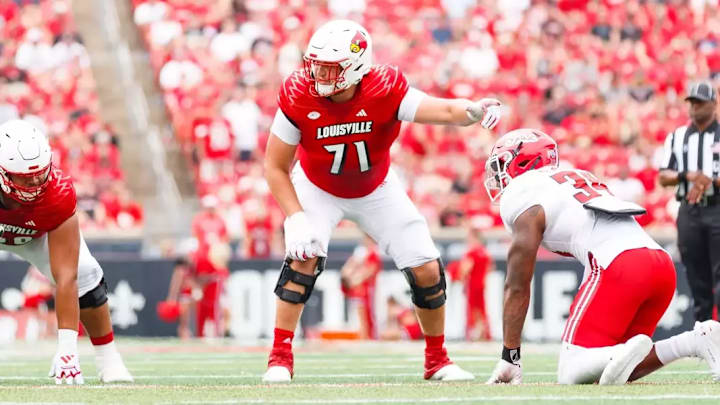 Louisville offensive tackle Monroe Mills