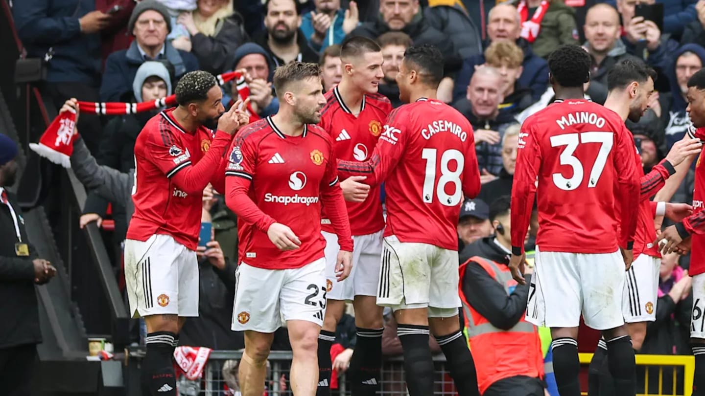 Arsenal and Manchester United Set for Transfer Tussle over Sunderland Star