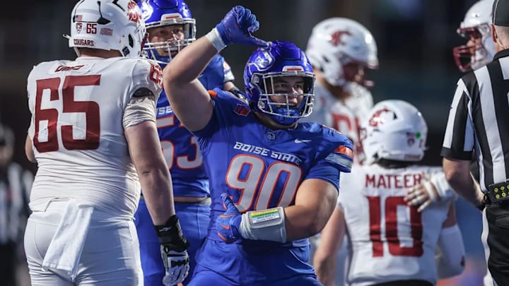 Boise State DL Braxton Fely 
