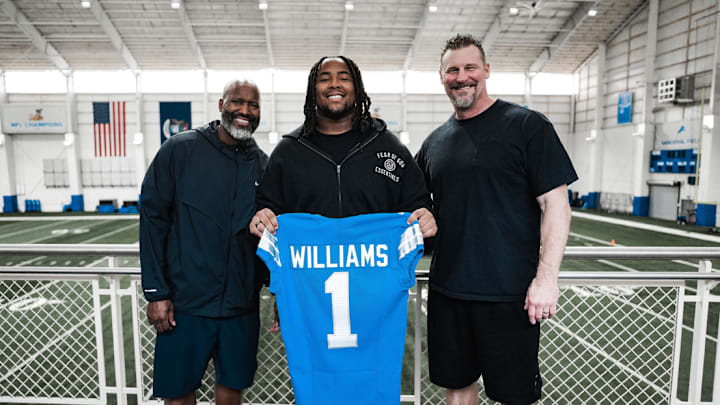 Detroit Lions 2025 first-round draft pick Tyleik Williams poses with general manager Brad Holmes and head coach Dan Campbell.