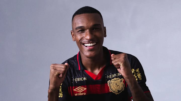 Matheus Alexandre assinou com o Sport até dezembro de 2028
