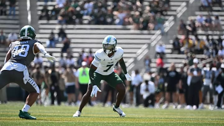 Defensive back Caleb Ransaw preparing to swoop in for a tackle against the UAB Blazers.