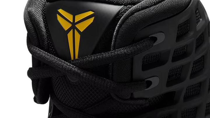 The Nike Kobe 3 Protro "Orca" colorway. The Nike Kobe 3 Protro "Orca" colorway.