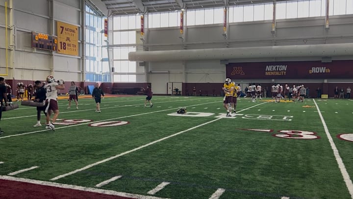 Gophers WR Logan Loya catching a pass from QB Drake Lindsey. Gophers WR Logan Loya catching a pass from QB Drake Lindsey.