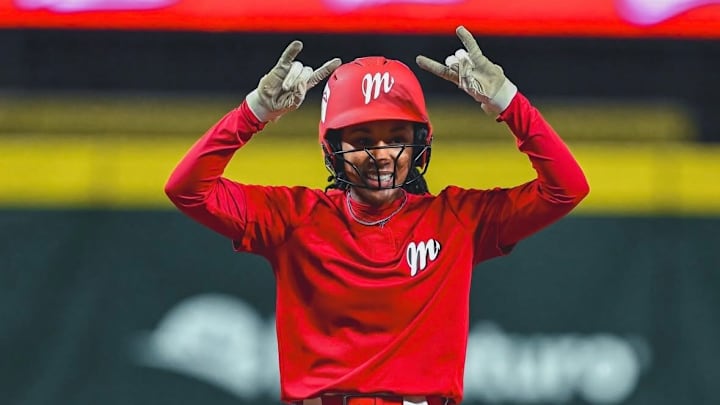 Janae Jefferson hit for the cycle for the first time in her career. Janae Jefferson hit for the cycle for the first time in her career.
