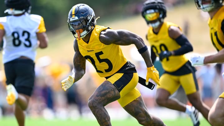 Pittsburgh Steelers safety DeShon Elliott at training camp Pittsburgh Steelers safety DeShon Elliott at training camp