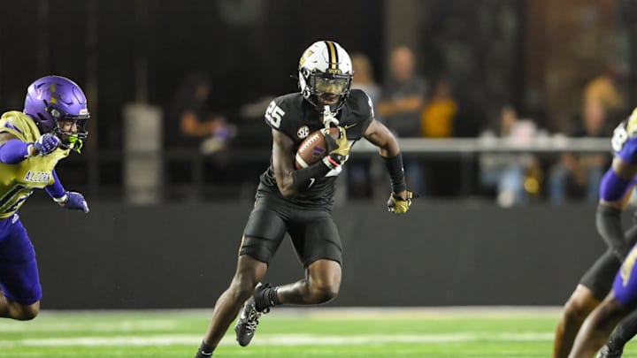 Hight will play both ways for Vanderbilt in 2025.