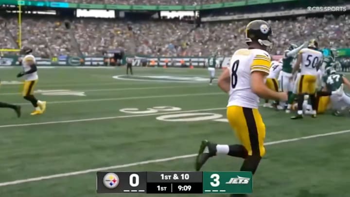 Aaron Rodgers heard boos from Jets fans when he took the field Sunday vs. the Jets. 