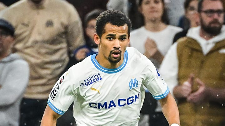 Iliman Ndiaye avec le maillot de l'Olympique de Marseille Iliman Ndiaye avec le maillot de l'Olympique de Marseille