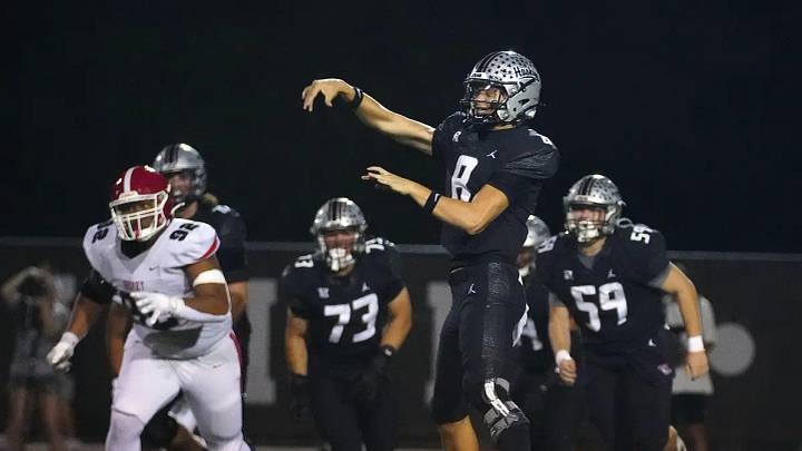 Hamilton quarterback Jax Sculley (8) throws against Brophy pressure during a game at Hamilton High School in Chandler, on Sept. 19, 2025. | Patrick Breen/The Republic / USA TODAY NETWORK via Imagn Images