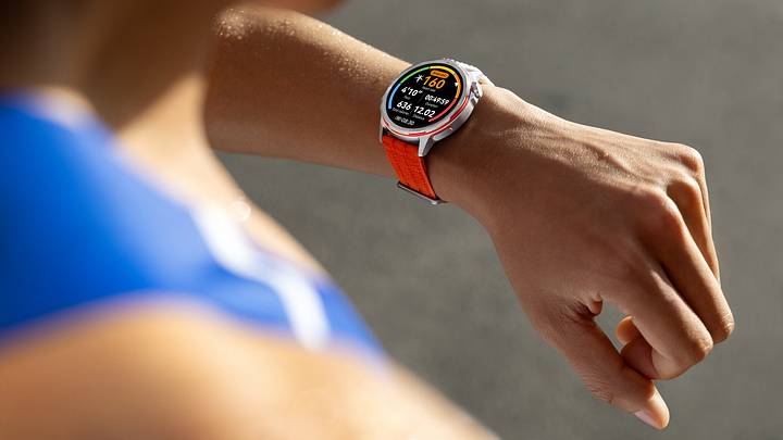 HUAWEI WATCH GT Runner 2 proporciona captura precisa de la frecuencia cardiaca, lo que ayuda a gestionar carga de entrenamiento y a recibir alertas sobre lesiones físicas, deshidratación o estrés muscular.