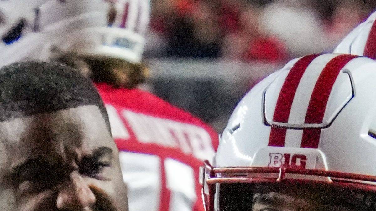 Wisconsin Badgers prepare to play Iowa Hawkeyes