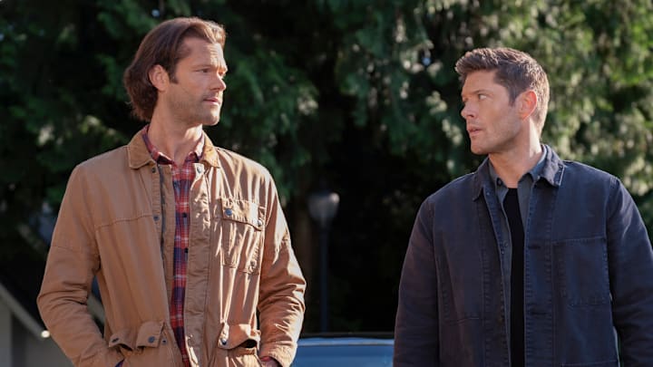 Supernatural -- "Carry On" -- Image Number: SN1520C_0015r.jpg -- Pictured (L-R): Jared Padalecki as Sam and Jensen Ackles as Dean -- Photo: Robert Falconer/The CW -- © 2020 The CW Network, LLC. All Rights Reserved. Supernatural -- "Carry On" -- Image Number: SN1520C_0015r.jpg -- Pictured (L-R): Jared Padalecki as Sam and Jensen Ackles as Dean -- Photo: Robert Falconer/The CW -- © 2020 The CW Network, LLC. All Rights Reserved.