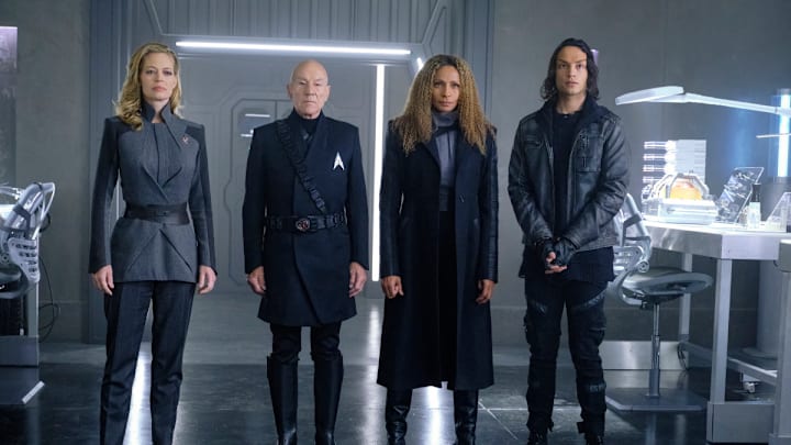 Pictured: Jeri Ryan as Seven of Nine, Sir Patrick Stewart as Jean-Luc Picard, Michelle Hurd as Raffi and Evan Evagora as Elnor of the Paramount+ original series STAR TREK: PICARD. Photo Cr: Trae Patton/Paramount+ ©2022 ViacomCBS. All Rights Reserved.
