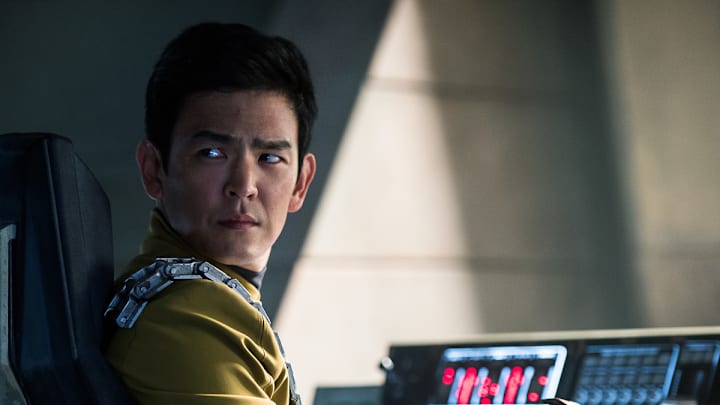 Nov. 1, STAR TREK BEYOND, 8:00-11:00 PM, ET/PT CBS announces the return of the CBS SUNDAY NIGHT MOVIES on Oct. 4, with six fan-favorite films from the Paramount Pictures library, including three "back to school"-themed comedies, FERRIS BUELLER'S DAY OFF, OLD SCHOOL and CLUELESS; a thriller just in time for Halloween, SCREAM; an out-of-this-world action adventure, STAR TREK BEYOND; and a comedy to enjoy during Thanksgiving weekend, COMING TO AMERICA. The first five movies will air on consecutive