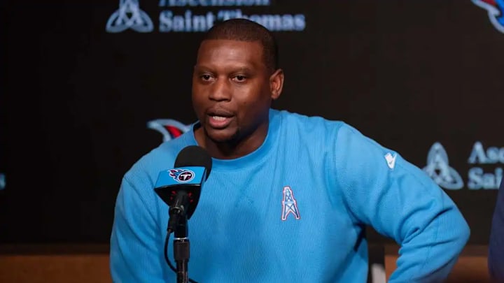 Tennessee Titans defensive coordinator Dennard Wilson