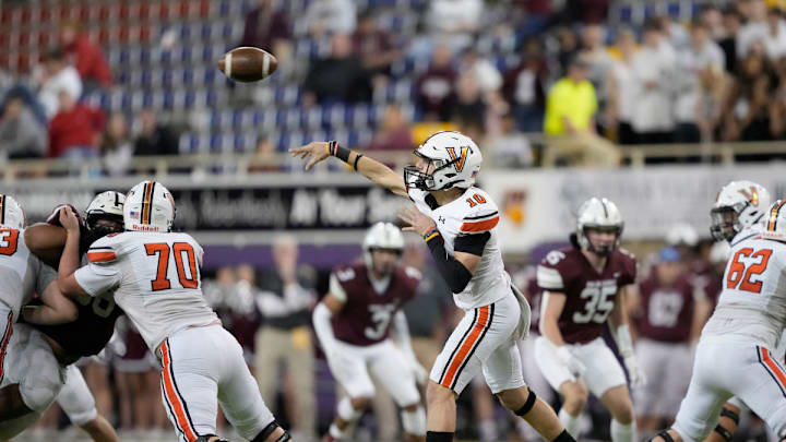 Valley vs. Dowling in the Iowa high school football IHSAA Class 5A semifinal in Cedar Falls.