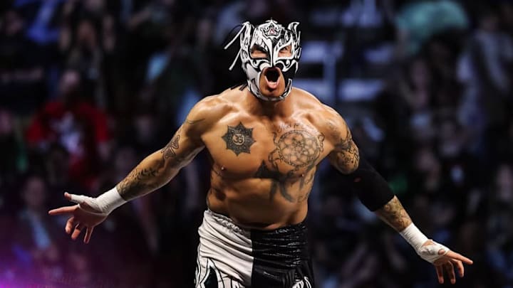 Rey Fenix appears to be signing with WWE.