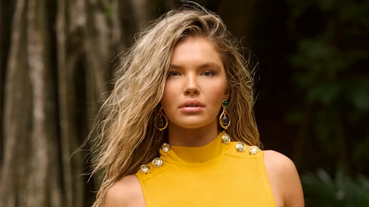 Ellie Thumann was photographed by Yu Tsai in Mexico. 