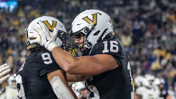 Eli Stowers and Cole Spence lead Vanderbilt's tight end room.