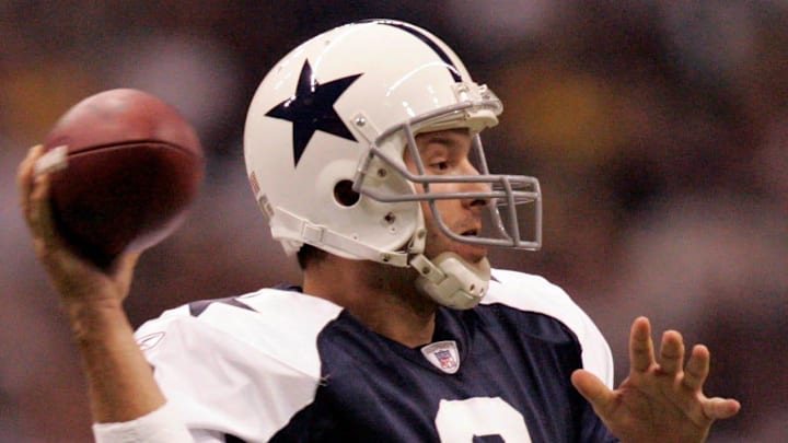 Dallas Cowboys quarterback Tony Romo gets off a pass during the first  quarter of their game against the Green Bay Packers Thursday, November 29, 2007 at Texas Stadium in Irving, Texas.