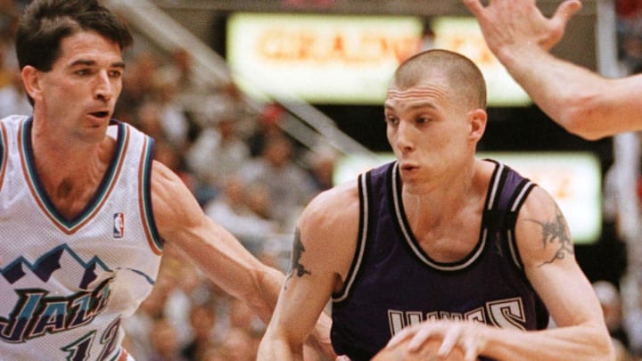 Jason Williamson (R) of the Sacramento Kings drive