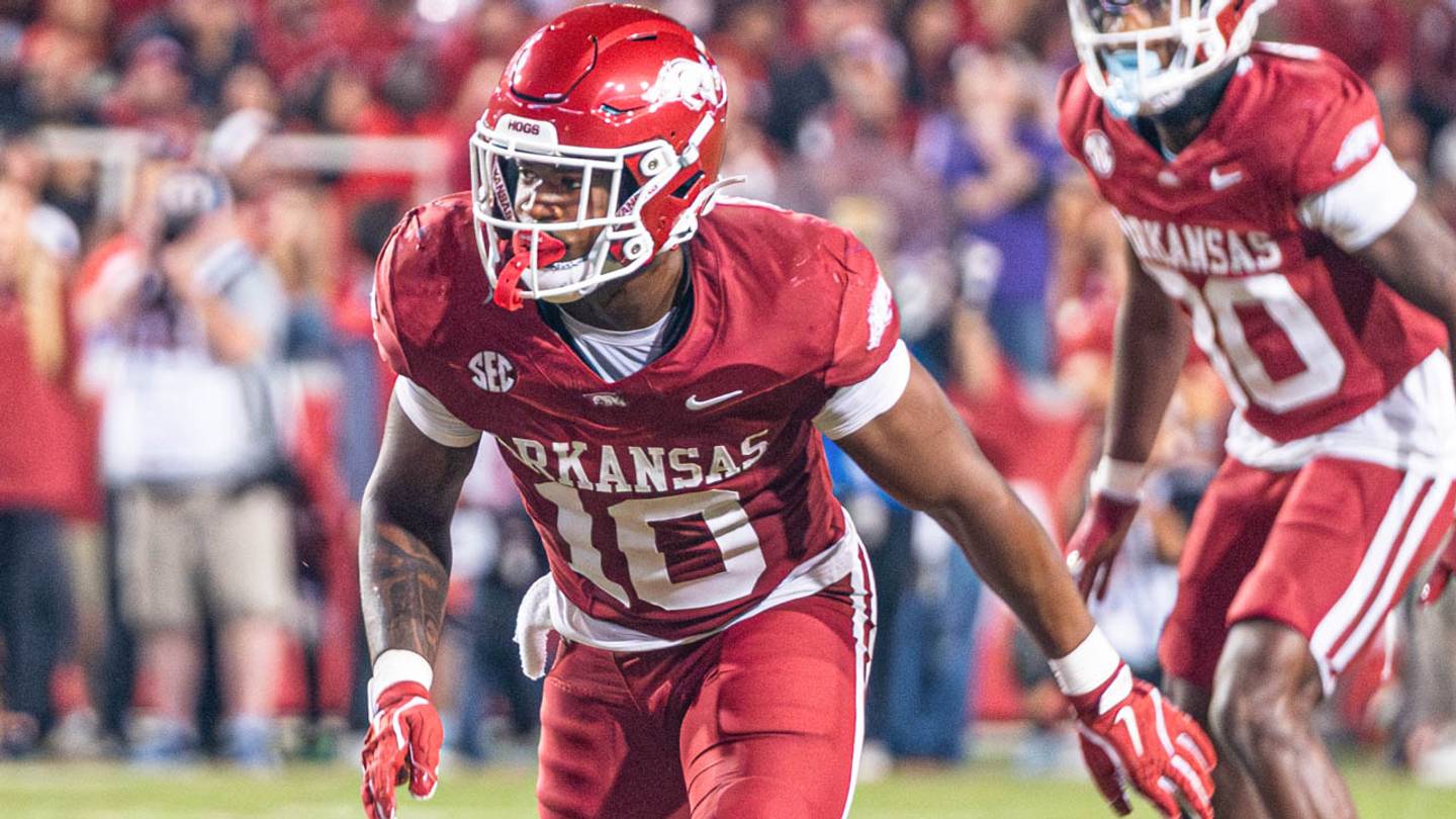 Razorbacks' Leading Tackler Coming Back for Another Season
