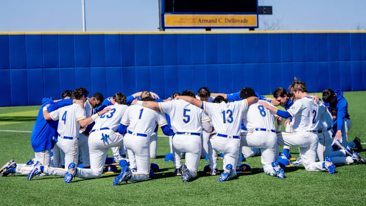 Pitt Baseball Team Huddle