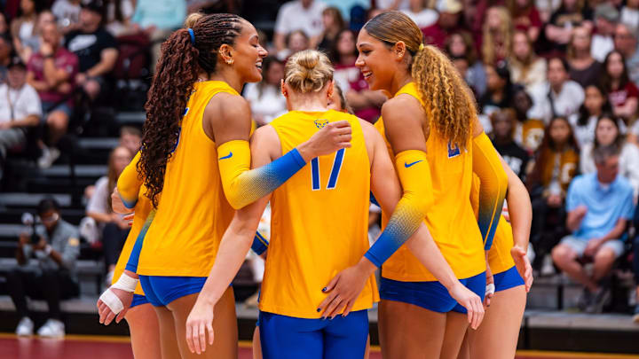 No. 4 Pitt Volleyball Celebrates a Point in their Sweep of Florida State on the Road