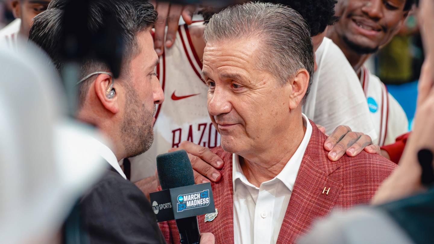 Razorbacks' Brand of Basketball Under Calipari Continues to Rise This Week