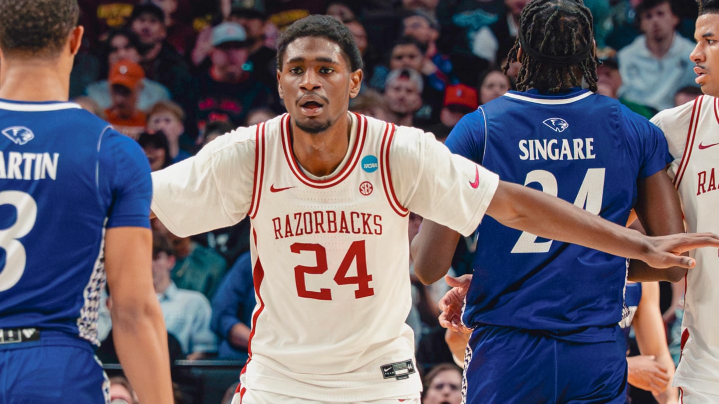 Scouting Report: Arkansas Faces Size, Depth Test Against Arizona in Sweet 16