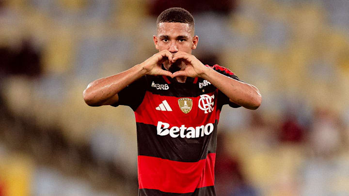 Samuel Lino fez dois gols no último jogo contra o Vitória