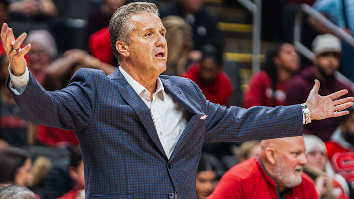 Arkansas Razorbacks coach John Calipari reacts on the sidelines in a 90-77 loss to the Illinois Fighting Illini in Kansas City.