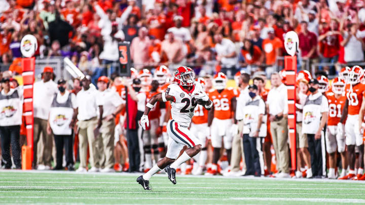 Georgia defensive back Christopher Smith (29) during the Duke’s Mayo Classic against Clemson at Bank of America Stadium in Charlotte, NC., on Saturday Sept. 4, 2021. (Photo by Tony Walsh) Georgia defensive back Christopher Smith (29) during the Duke’s Mayo Classic against Clemson at Bank of America Stadium in Charlotte, NC., on Saturday Sept. 4, 2021. (Photo by Tony Walsh)