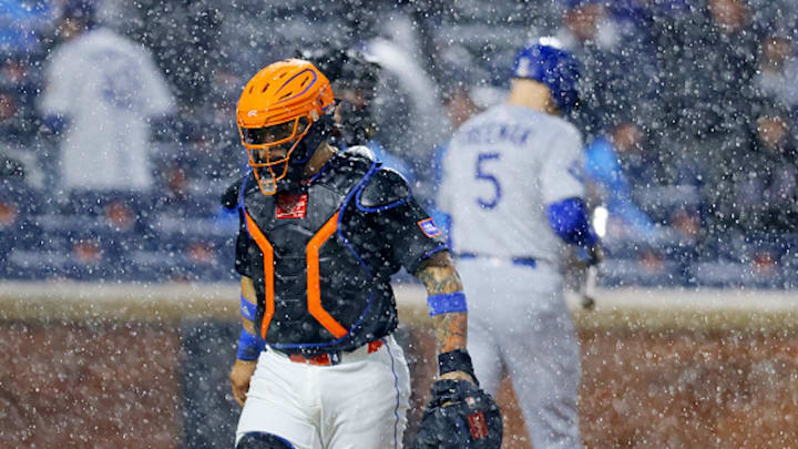 Mets catcher Francisco Alvarez walks off the field during a rain delay against the Los Angeles Dodgers. 