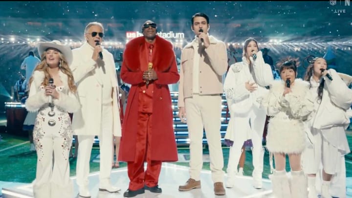 Snoop Dogg hosted quite the interesting halftime show during Netflix's Christmas Day matchup between the Detroit Lions and Minnesota Vikings.