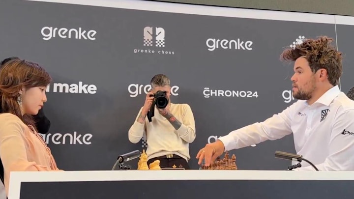 World No. 1 Magnus Carlsen was seen seemingly calling an arbiter to take away his opponent’s phone after she asked for a selfie at the Grenke Chess Freestyle Open.