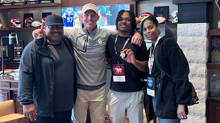 Jaxsen Stokes and family with Oklahoma coach Brent Venables