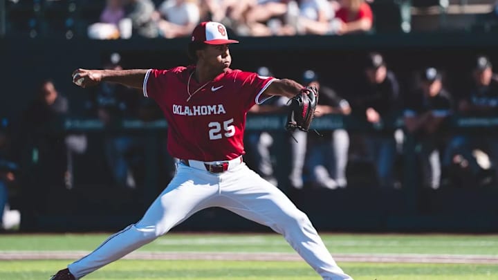 Malachi Witherspoon in action for the Oklahoma Sooners. 
